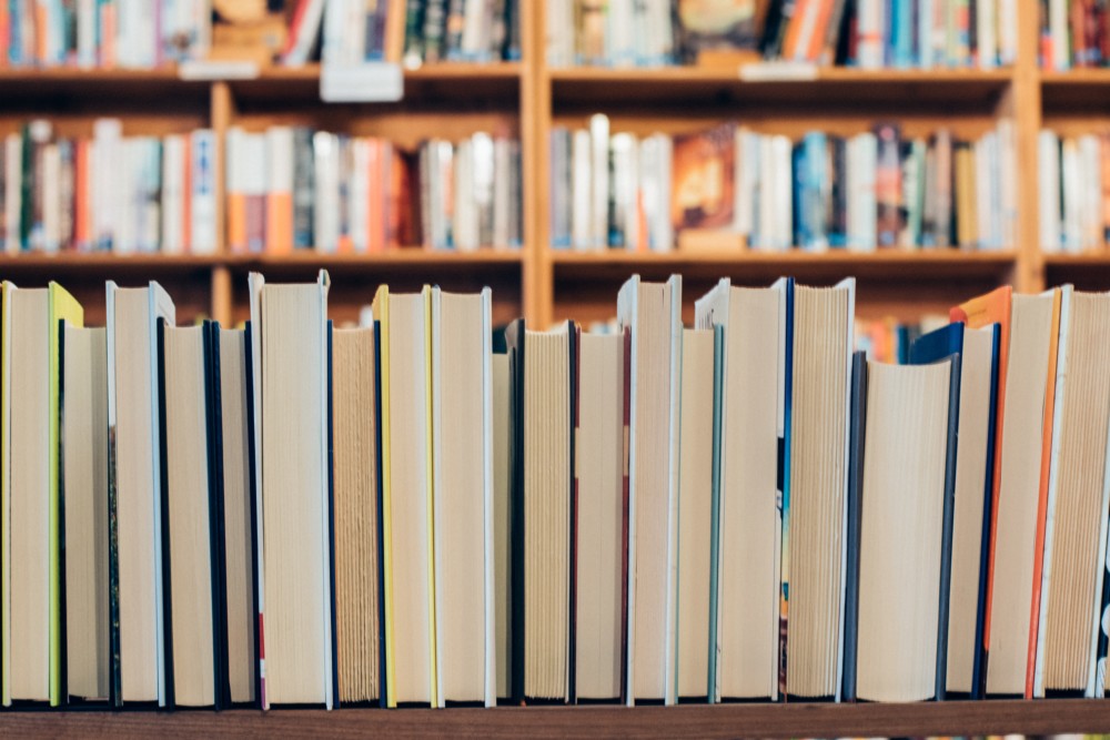 Boeken in een boekenkast